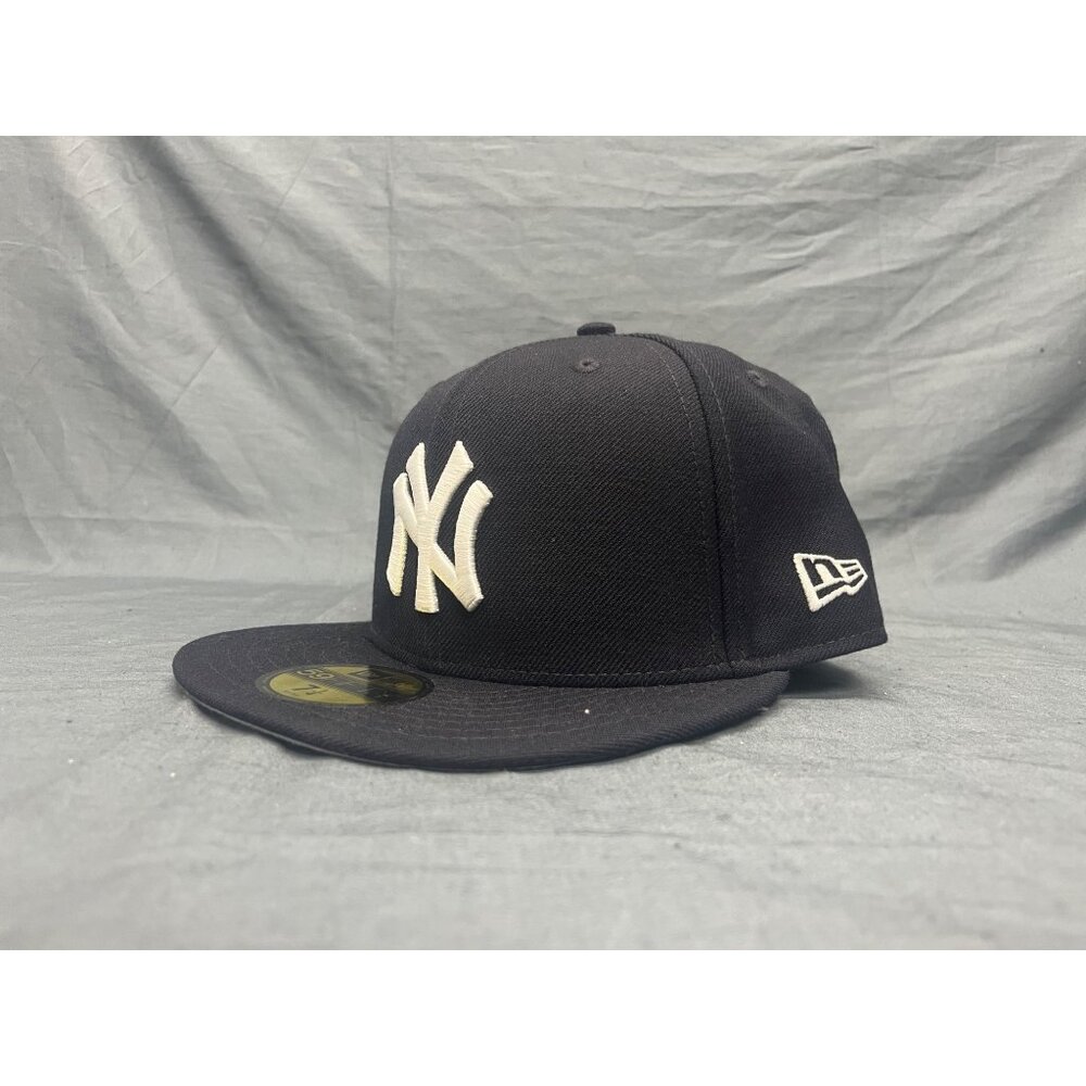 New Era 59Fifty New York Yankees Fitted Cap Navy Size 7 1/4 NEW WITH TAGS! - Picture 2 of 8